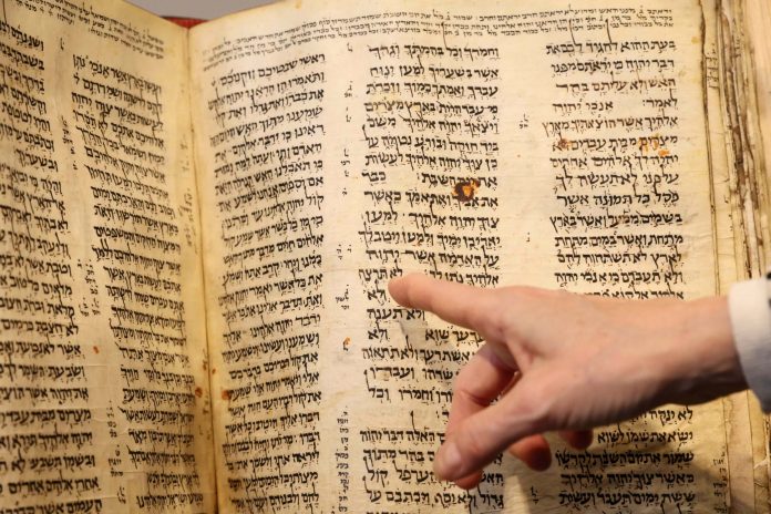 biblia-hebraica-mais-antiga-do-mundo-scaled