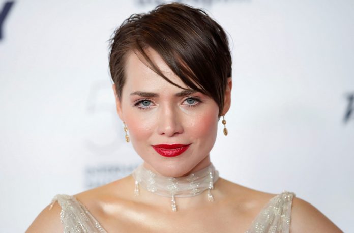 emmy-internacional-2022-leticia-colin-scaled