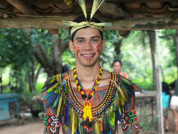 lucas-gomes-apinaje-durante-ritual-foto-arquivo-pessoal
