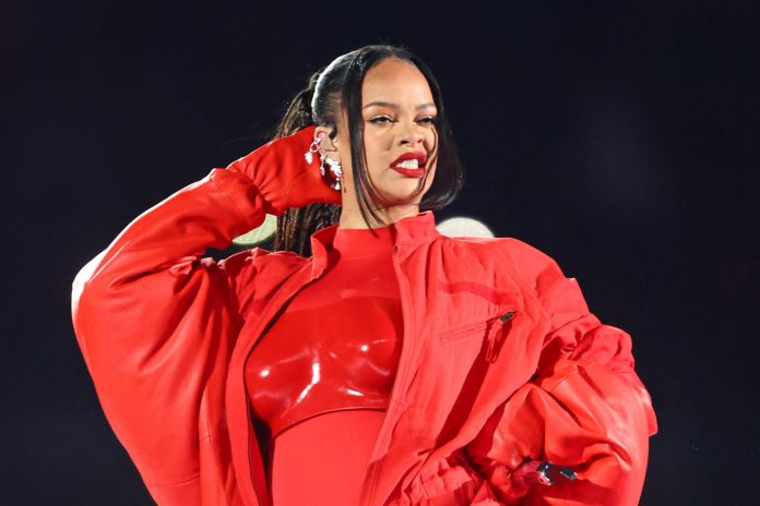 rihanna3-scaled