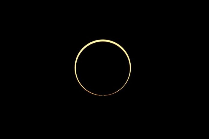 2019-12-26t054742z-491704573-rc2t2e9yhwgk-rtrmadp-3-solar-eclipse-singapore
