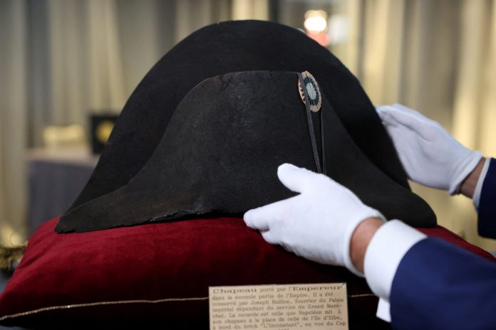 chapeu-de-napoleao-reuters-scaled