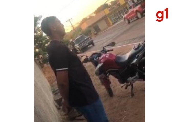 modelo-foto-fundo-borrado