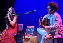 Aline Paes e Pedro Franco brincam a sério no ritmo dos afrosambas em show que festeja os 60 anos do disco de 1966