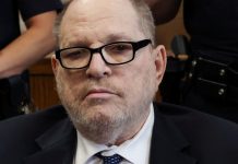 O terceiro julgamento por estupro de Harvey Weinstein em Nova York termina em anulação