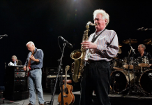 Morre Dick Parry, saxofonista histórico do Pink Floyd