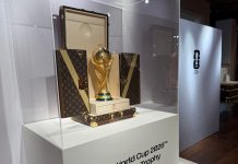 Taça da Copa do Mundo chegará ao estádio da final em um baú personalizado da Louis Vuitton; veja