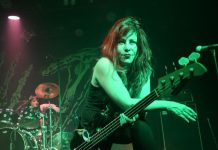 Jennifer Finch, da banda L7, morre cinco dias após revelar luta contra câncer no cérebro