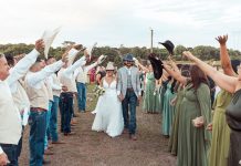 Casal viraliza com pedido surpresa e casamento country em fazenda de Gurupi